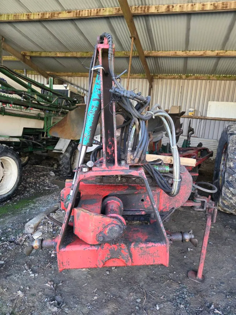 4 furrow vari-width reversible plough - Image 2