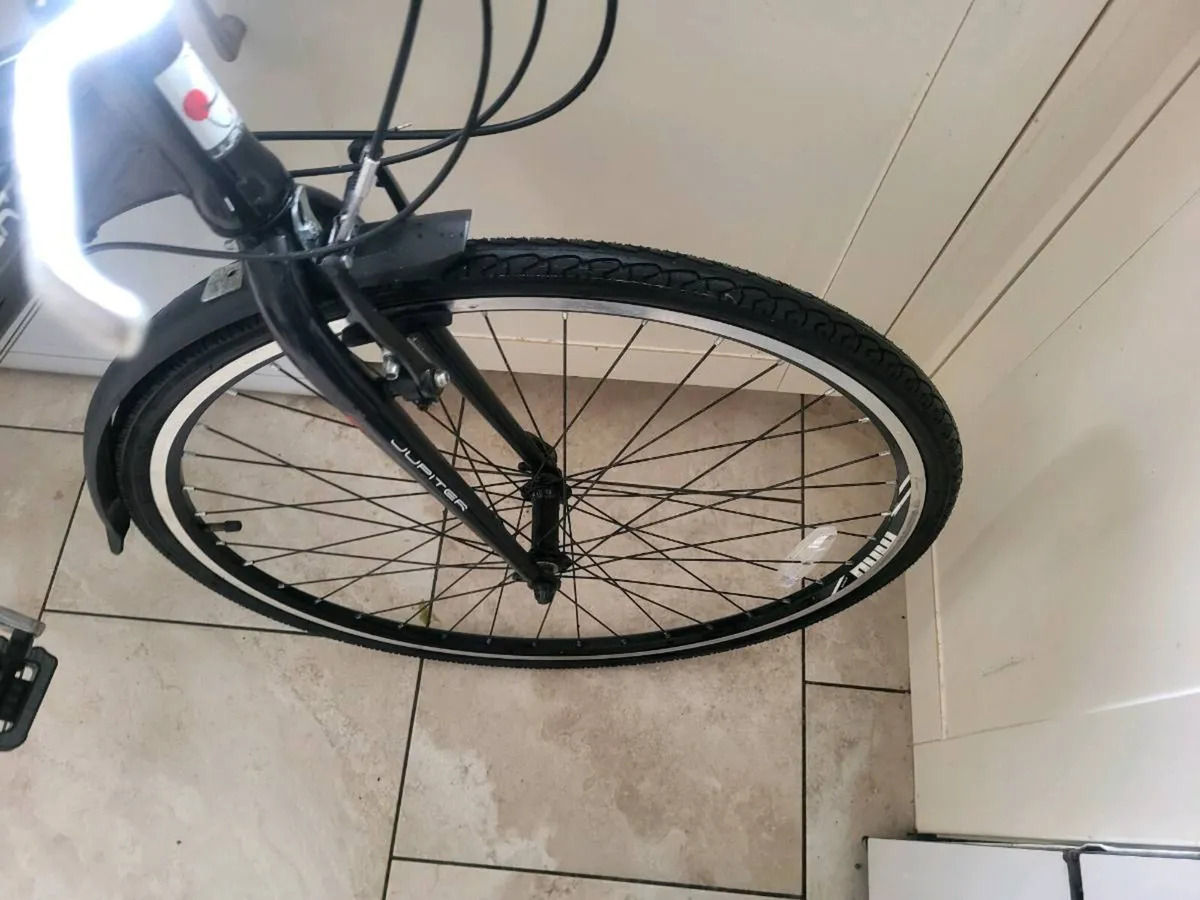 Ladies hybrid bike VGC - Image 2