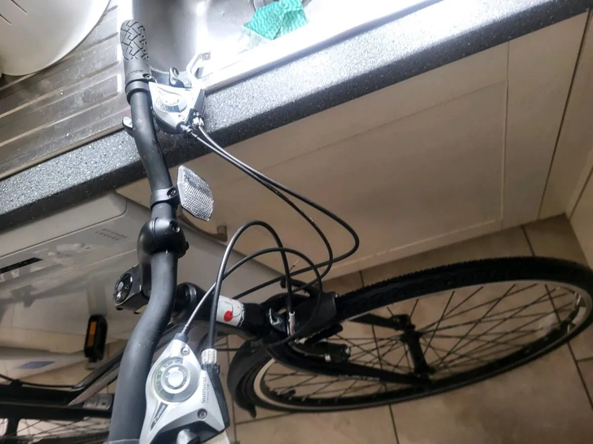 Ladies hybrid bike VGC - Image 3
