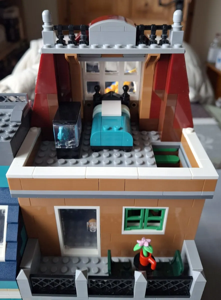 Lego Creator Expert Bookshop - Image 2