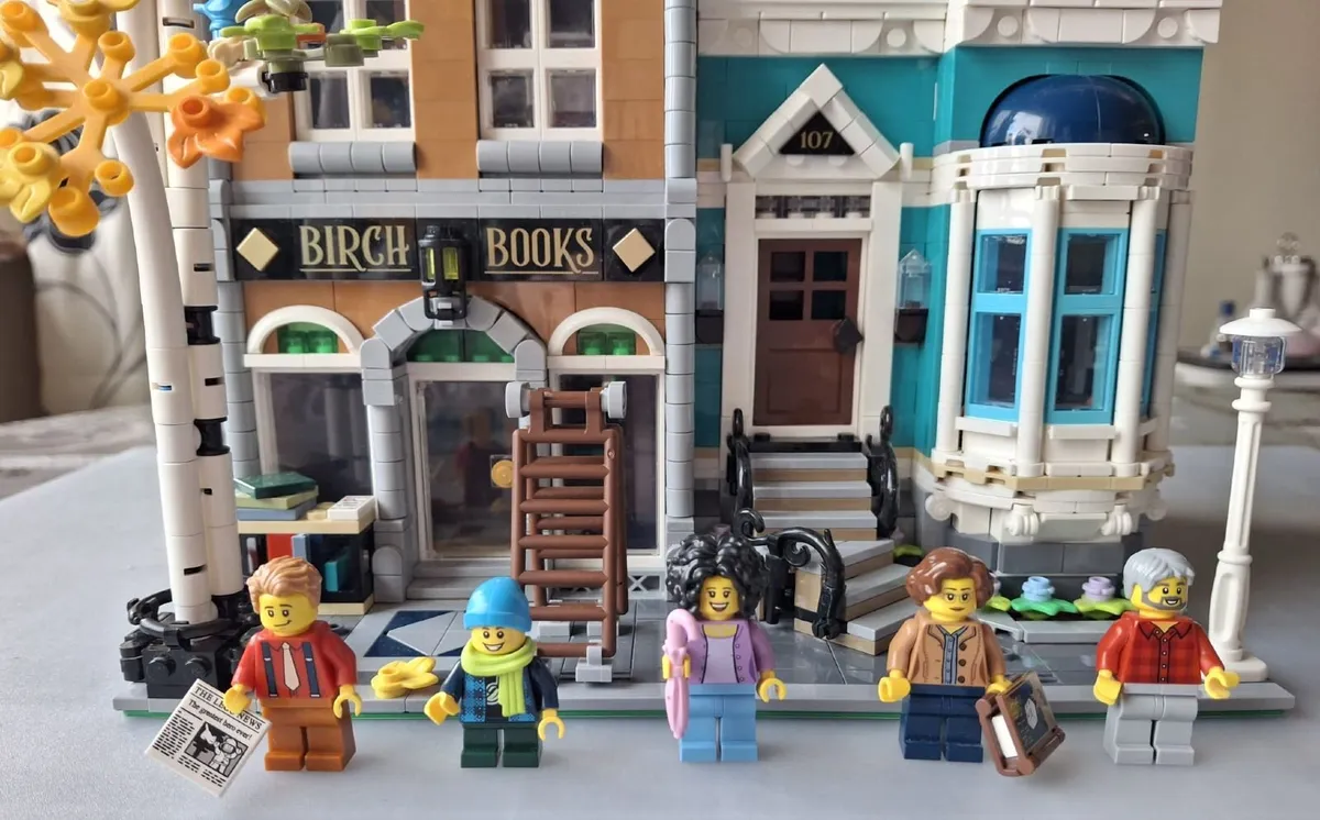 Lego Creator Expert Bookshop - Image 1