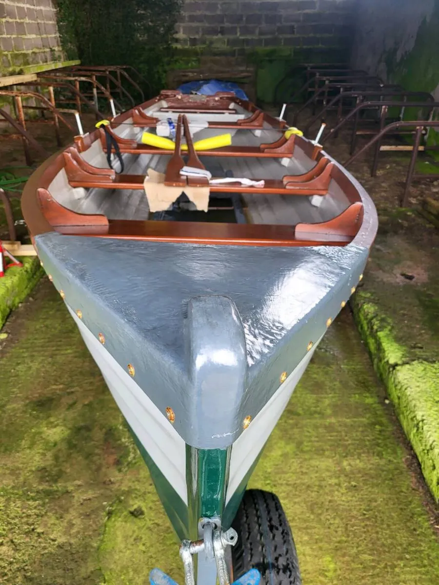 19ft Burke lake boat - Image 4