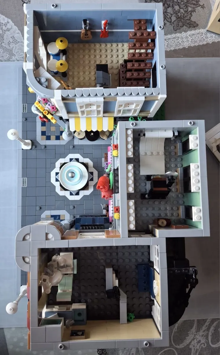 Lego Creator Expert Assembly Square - Image 4