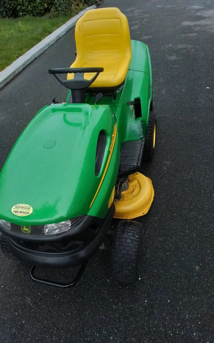 John deere ride on mower - Image 2