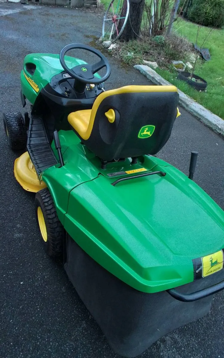 John deere ride on mower - Image 3