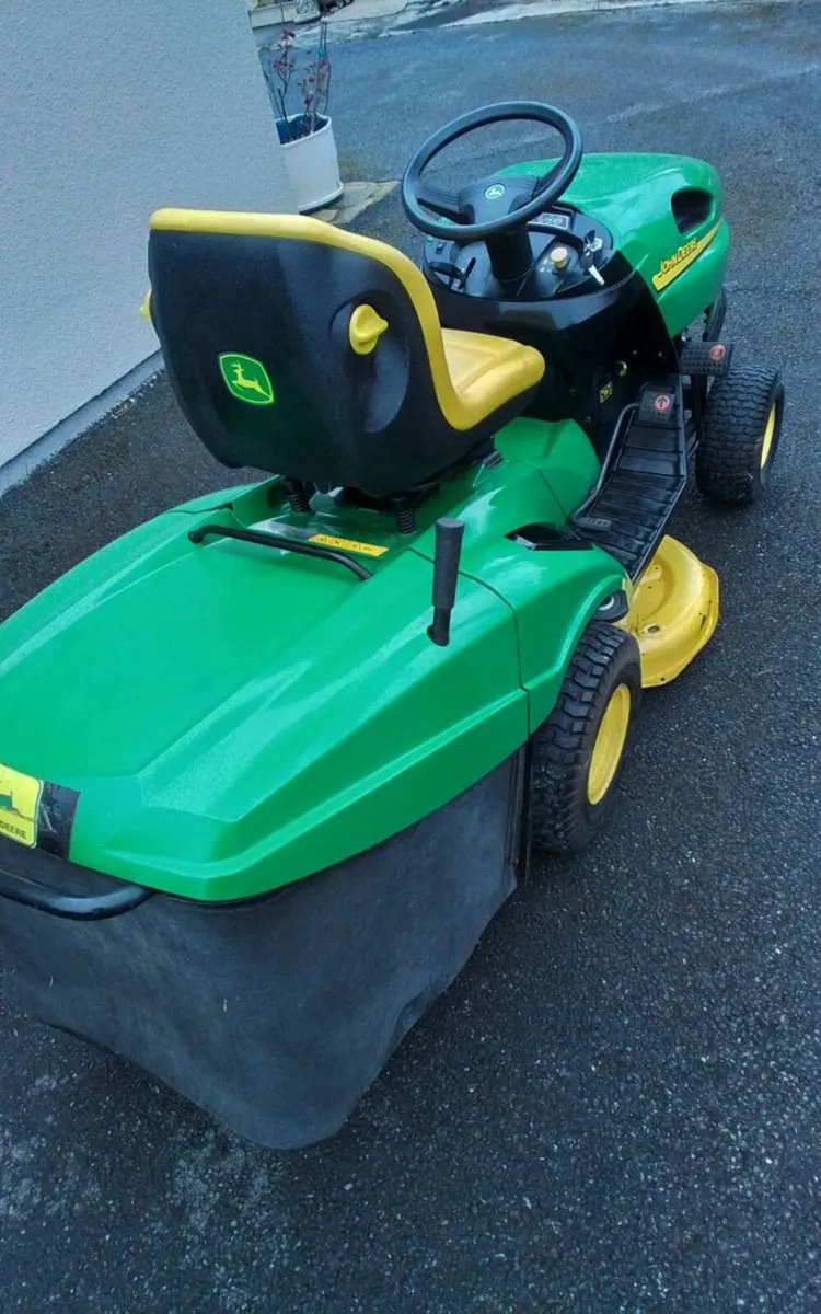 John deere ride on mower - Image 4