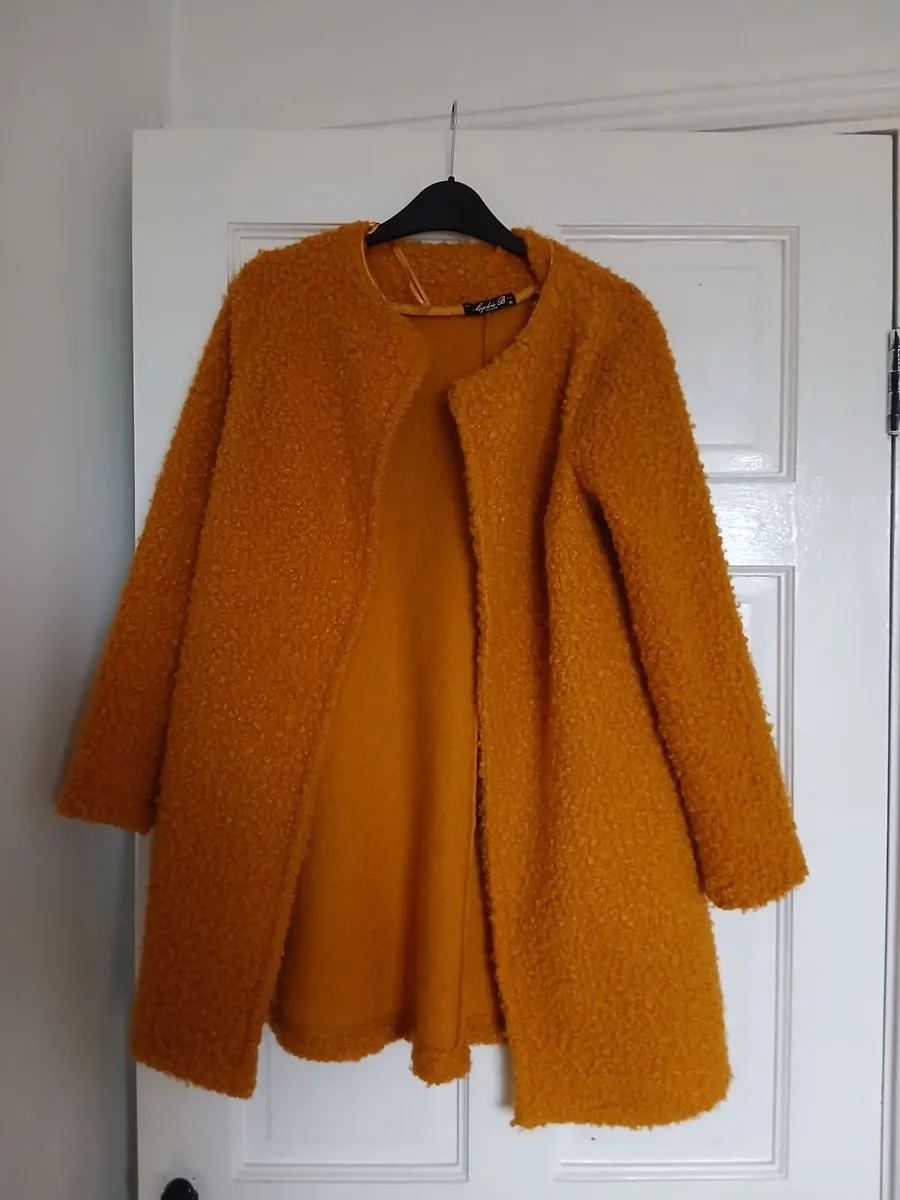 Ladies coat - Image 1