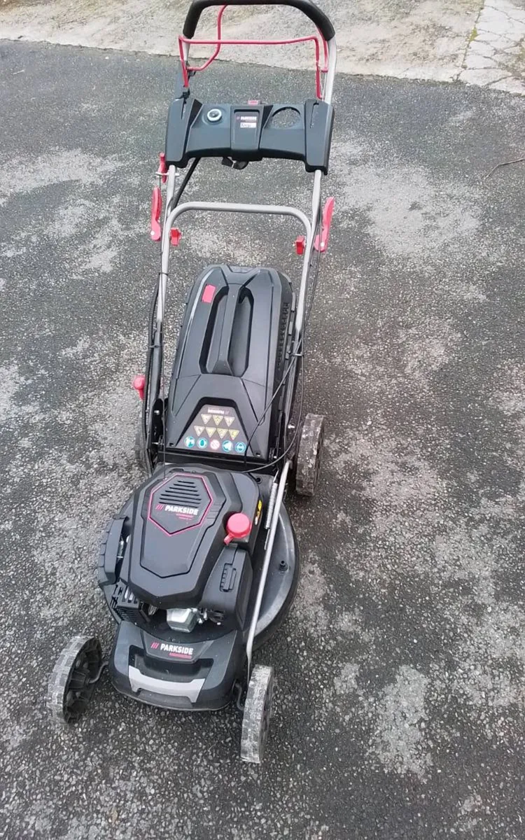 Self propelled lawnmower - Image 1