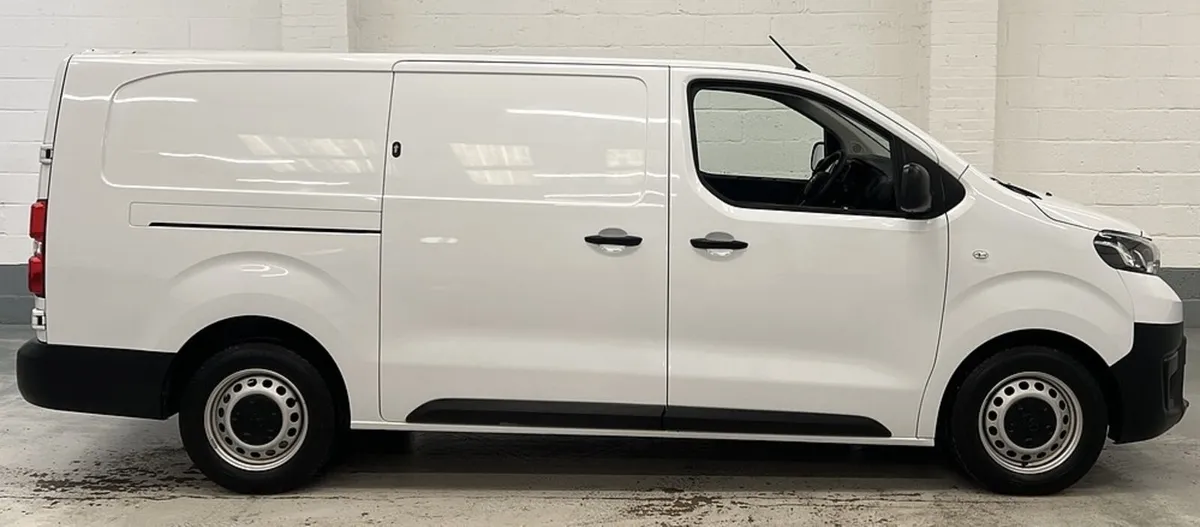 2024 Toyota Proace Panel Van - Image 2