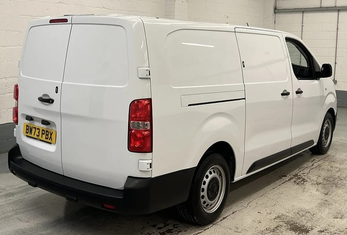 2024 Toyota Proace Panel Van - Image 3