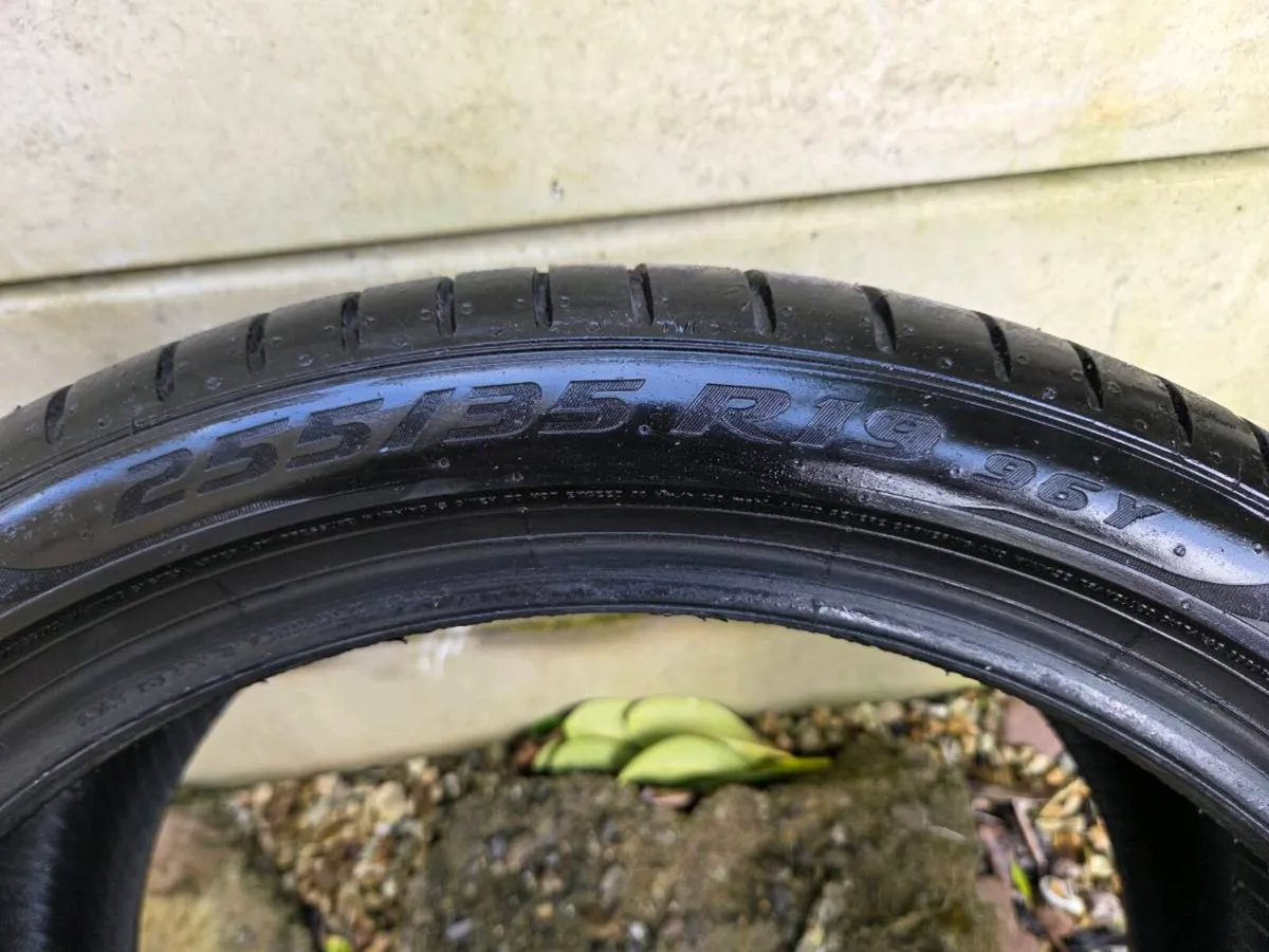255 35 R19 Pirelli Run Flat - Image 1