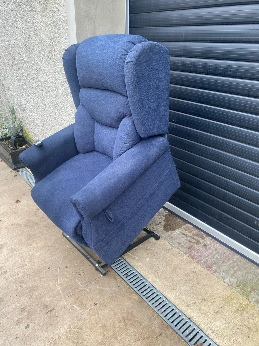 RISE AND RECLINER CHAIR - Image 1