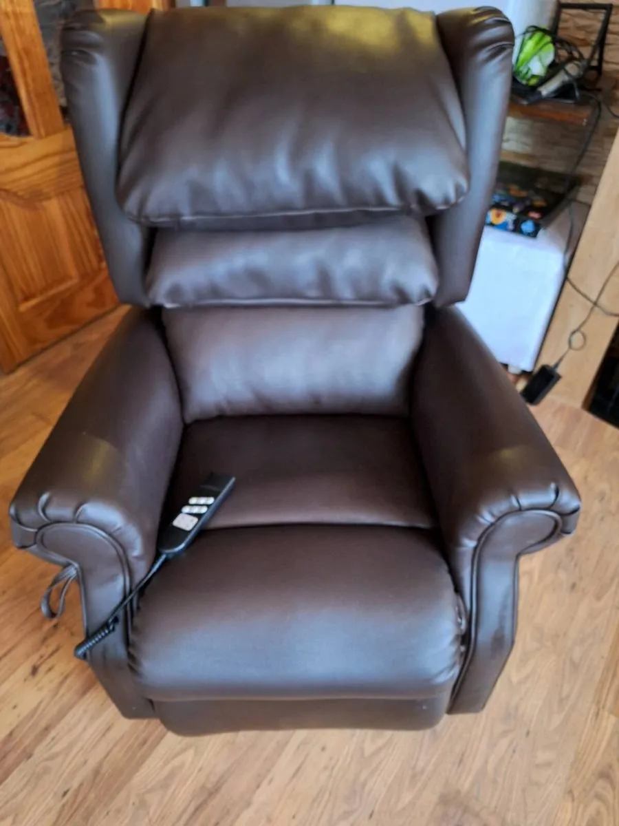 Riser recliner electric armchair - Image 1