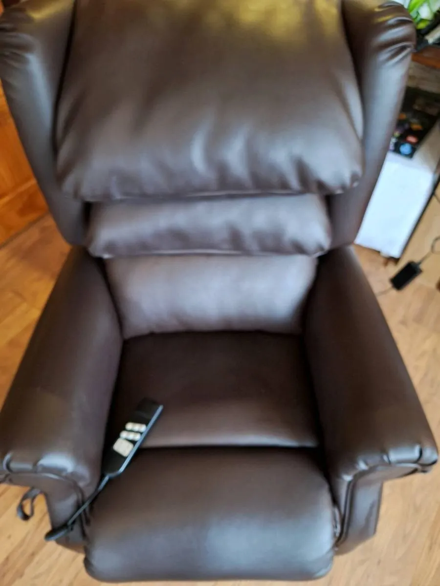 Riser recliner electric armchair - Image 3