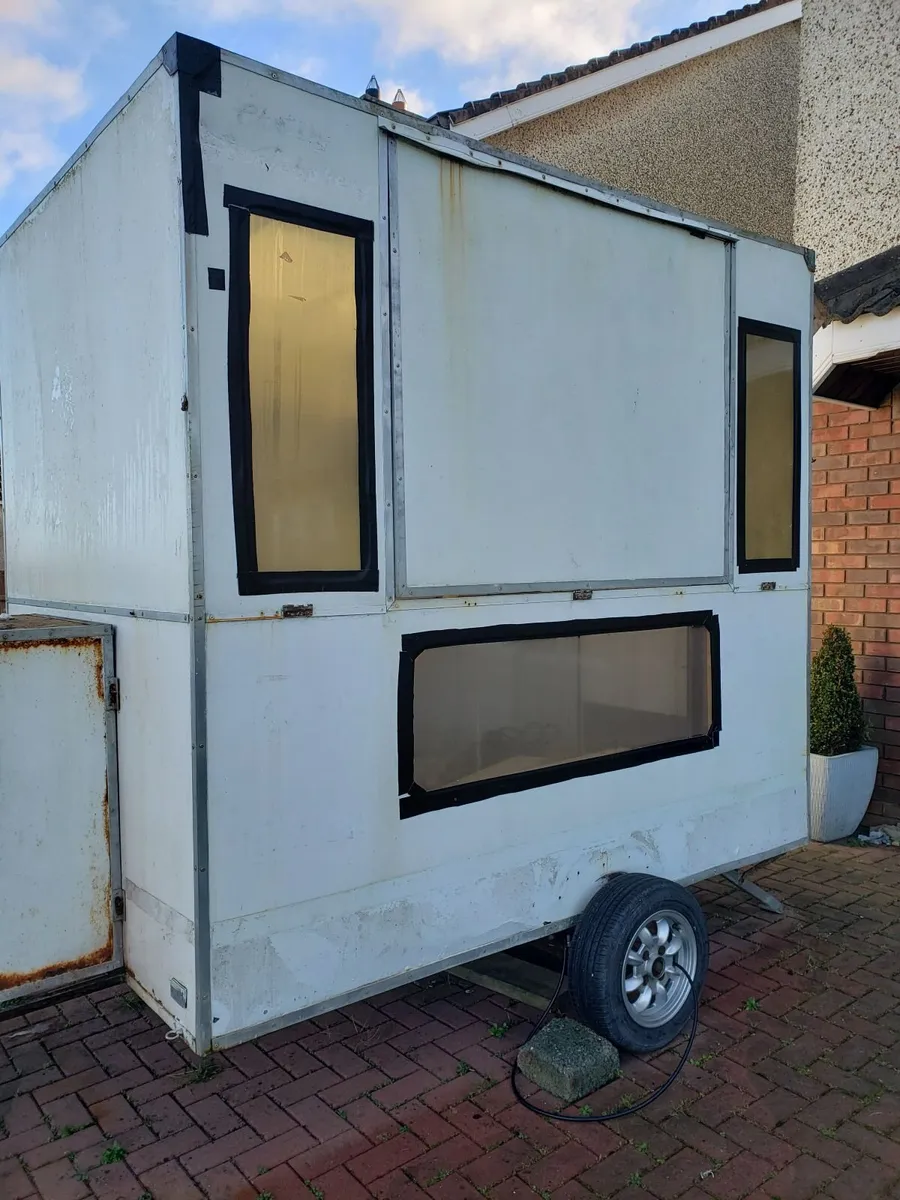 Catering trailer - Image 1