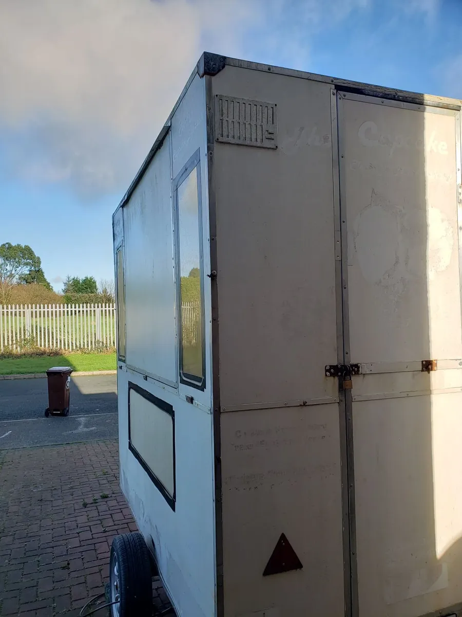 Catering trailer - Image 3