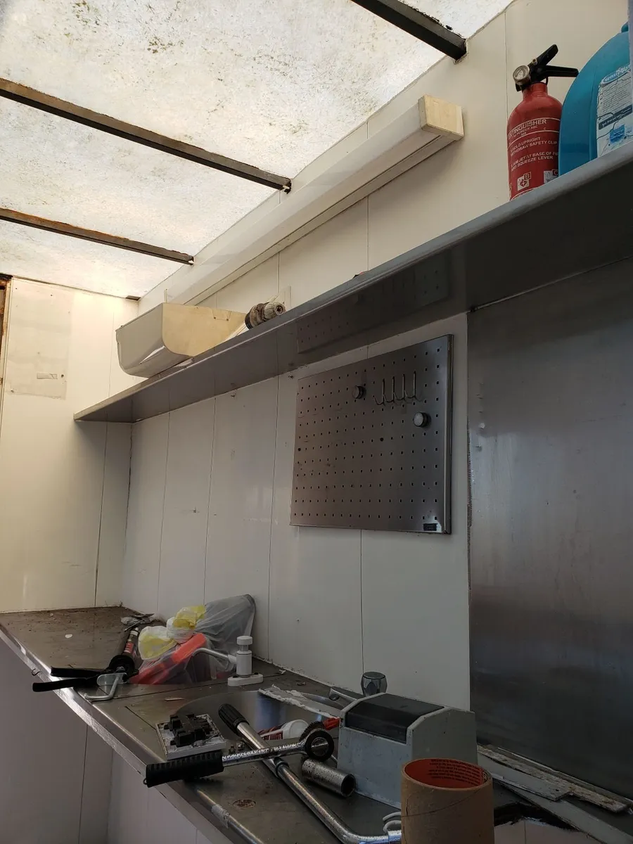 Catering trailer - Image 2