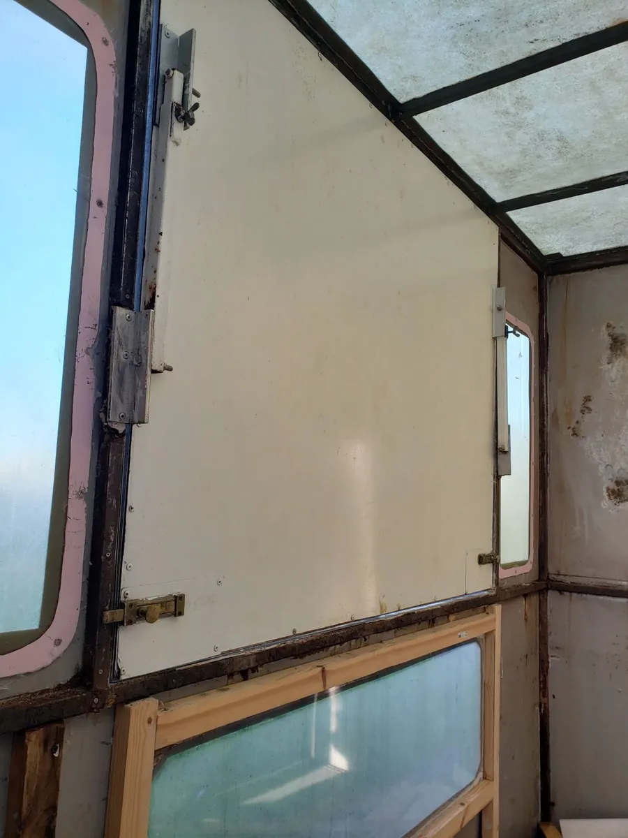 Catering trailer - Image 4