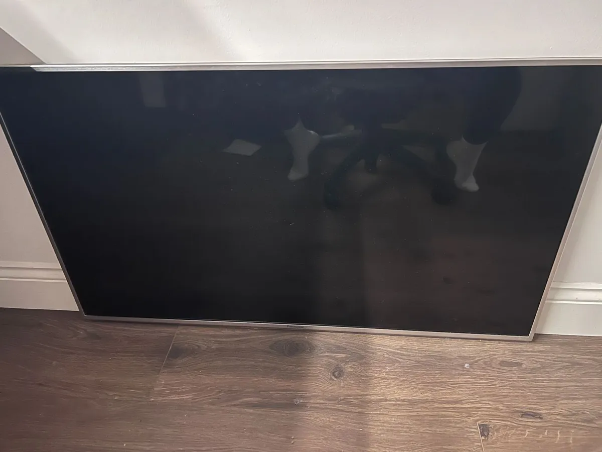 Panasonic 47" Full HD Smart 3D LED TV (Model: TX-L - Image 3