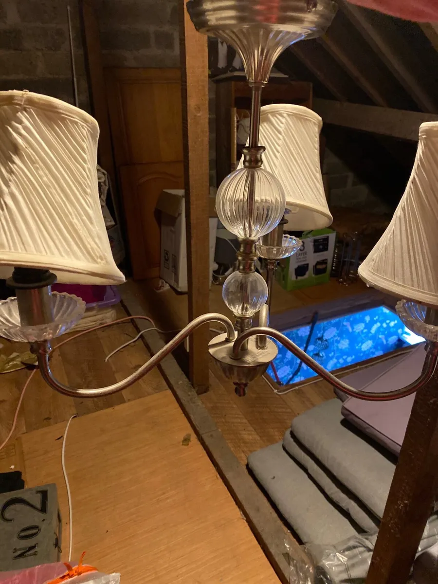 Center light - Image 1