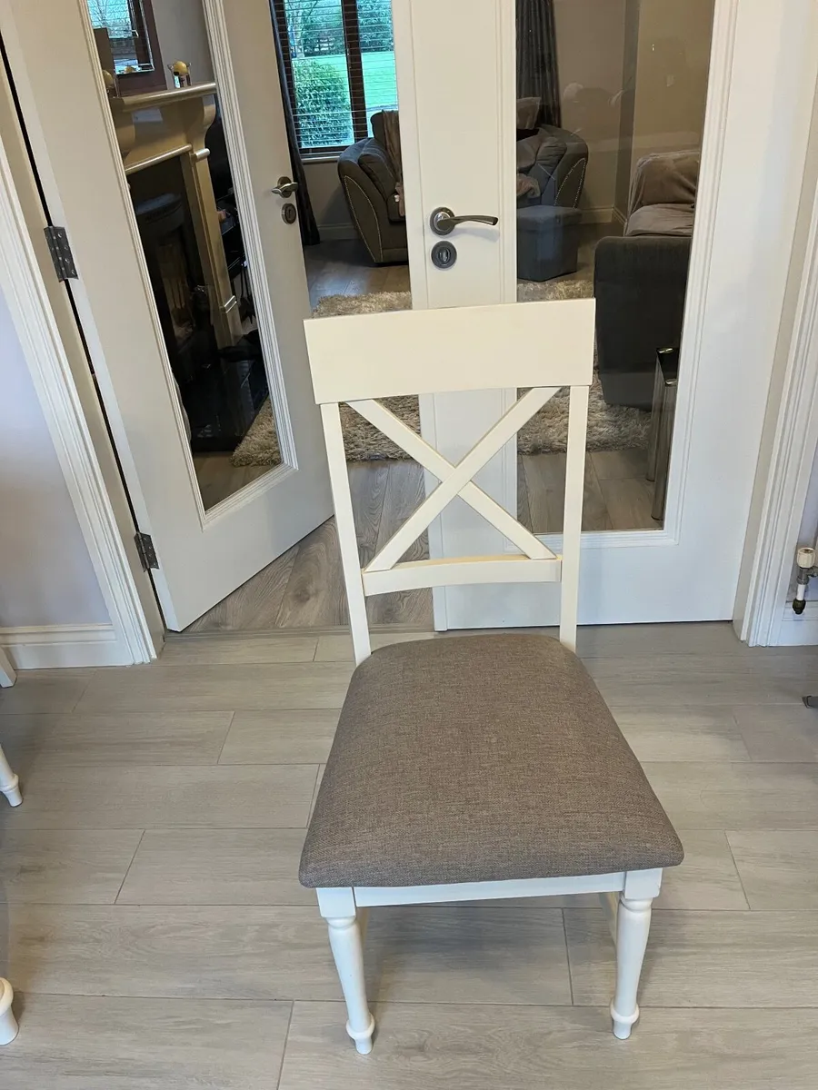 Dining Table and 6 chairs - Image 3