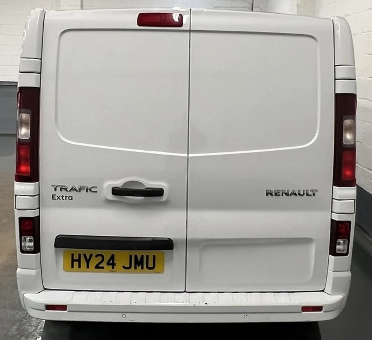 2024 Renault Trafic Panel Van - Image 2