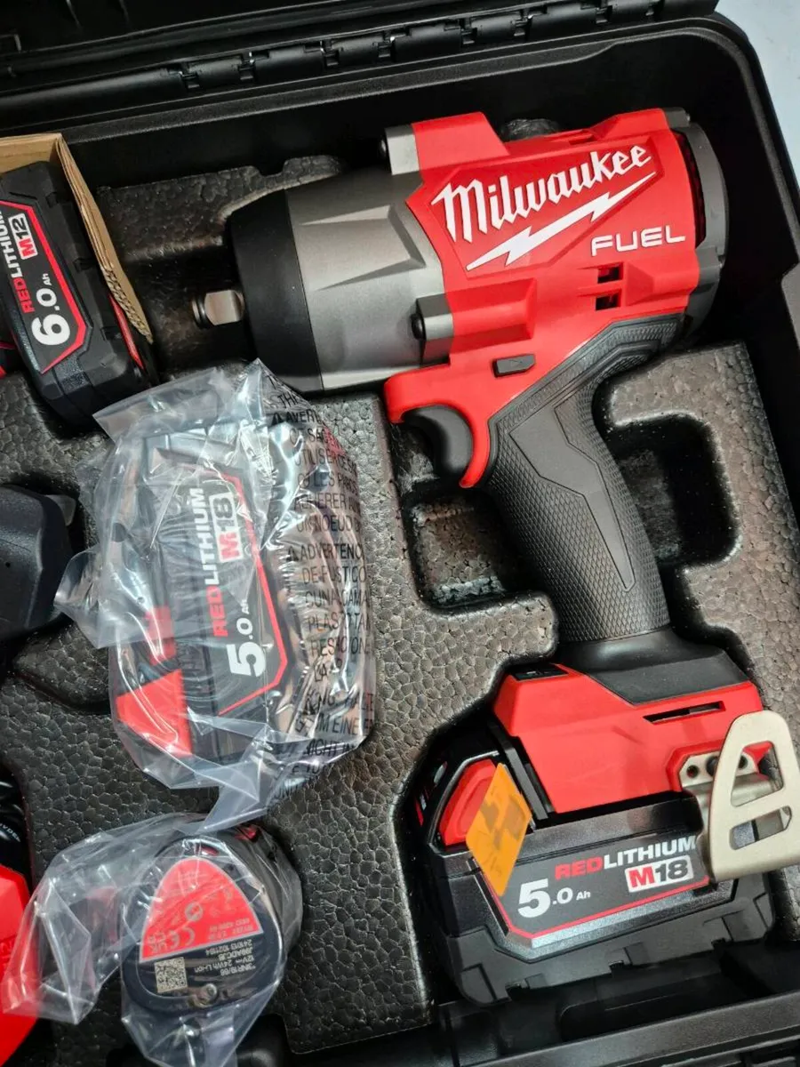 Milwaukee M18 & M12 Fuel Impact Wrench Kit - Image 4