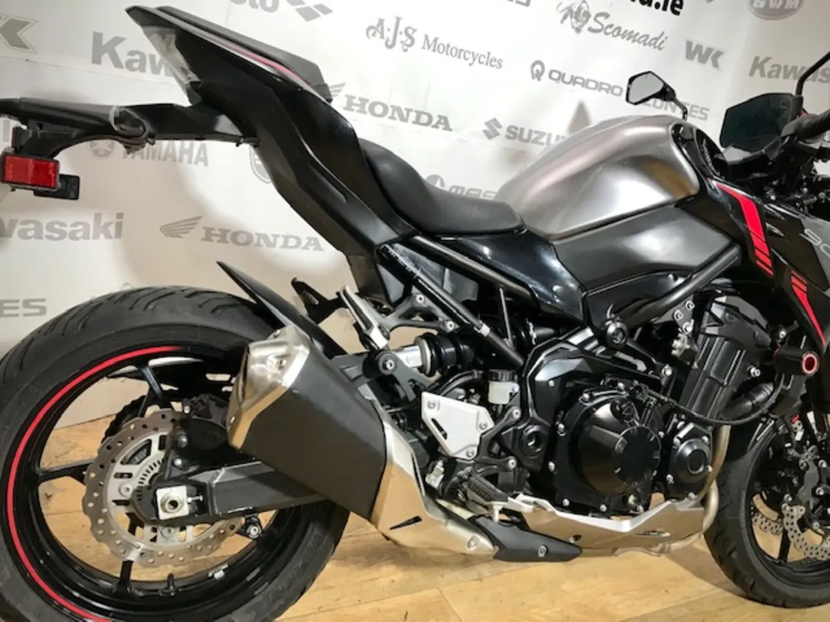 PRE-OWNED Kawasaki Z900 2023 - Image 4
