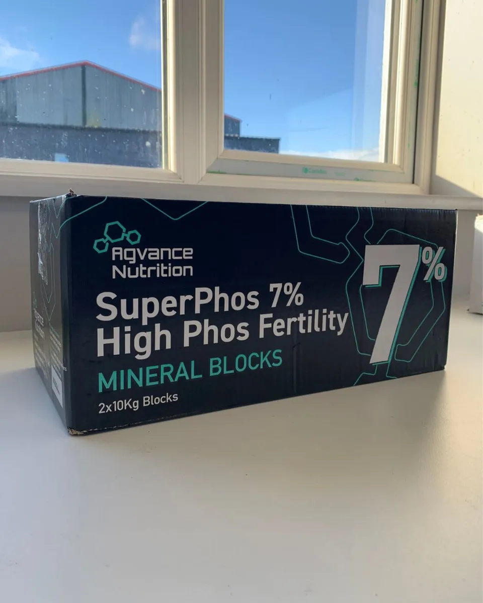 Phos Fertility MINERAL BLOCKS 20KG - FREE JACKET - Image 1