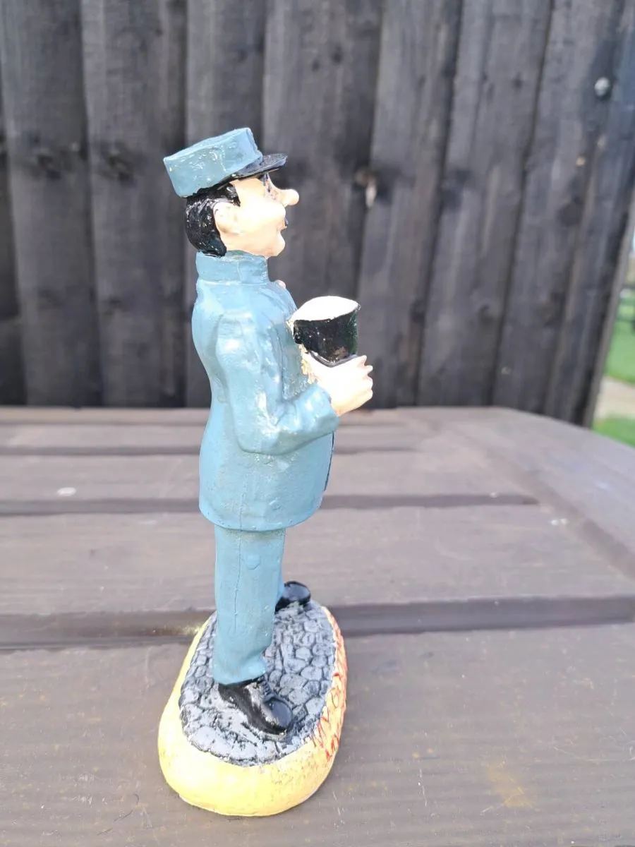 Small  zoo keeper - Image 2