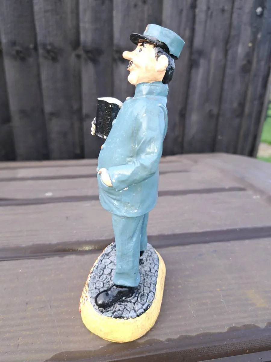 Small  zoo keeper - Image 3