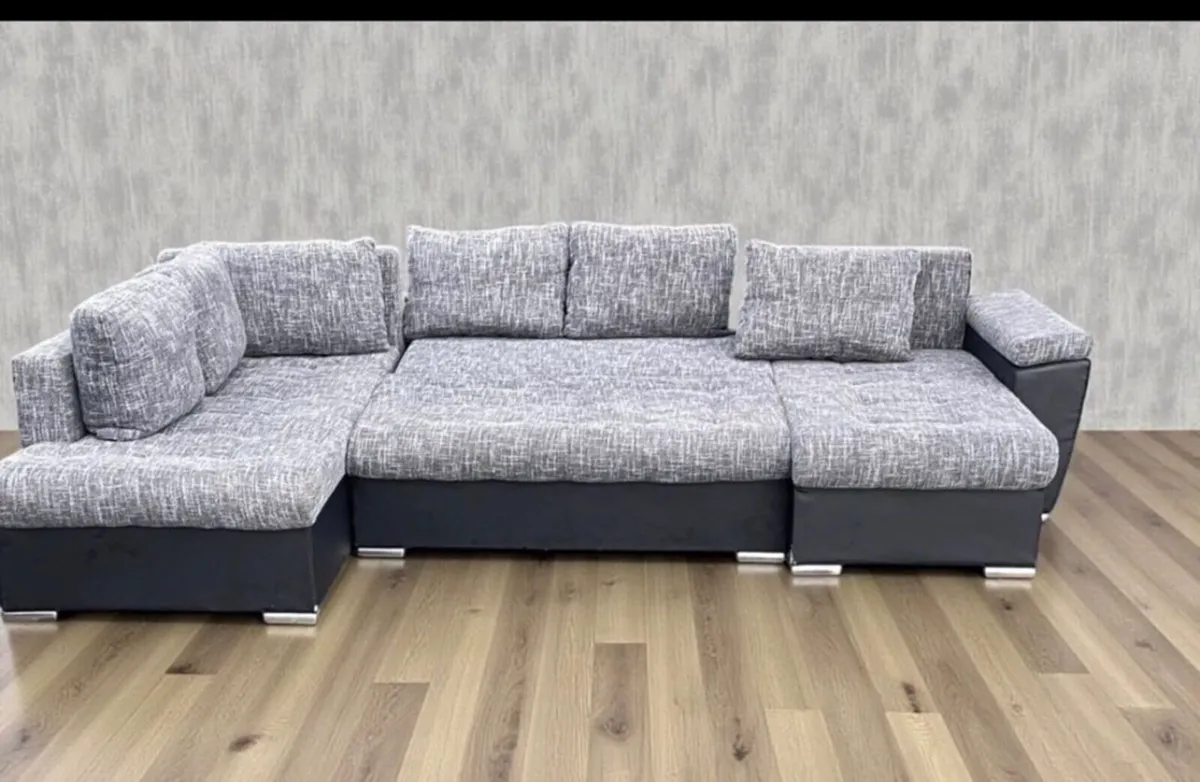 Large sofabed - Image 1