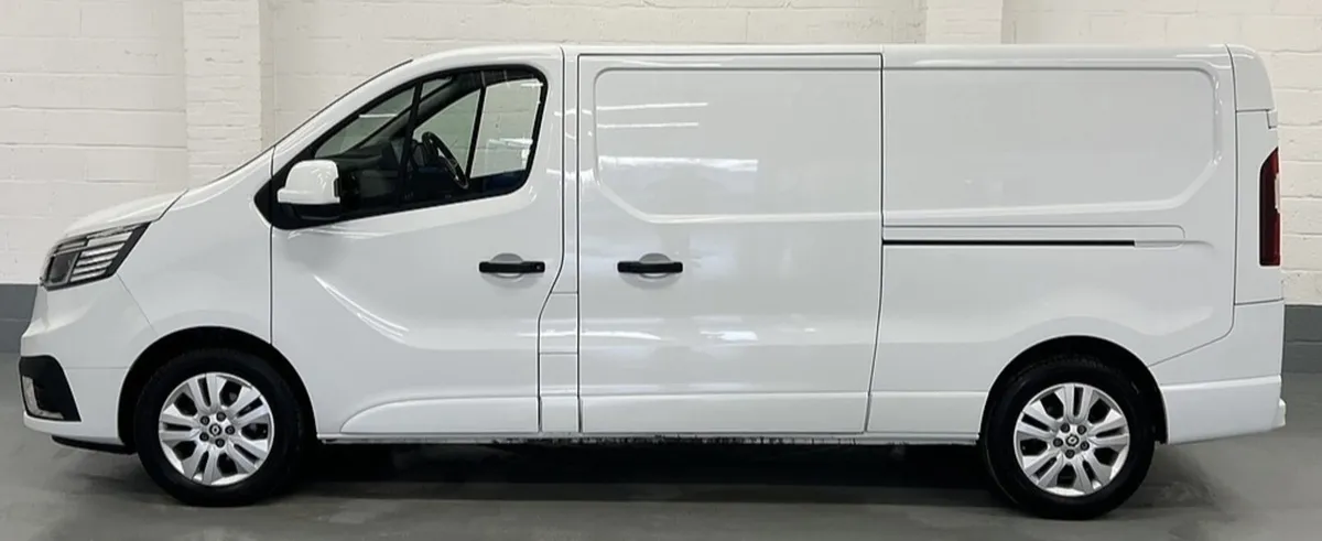 2024 Renault Trafic Panel Van - Image 4
