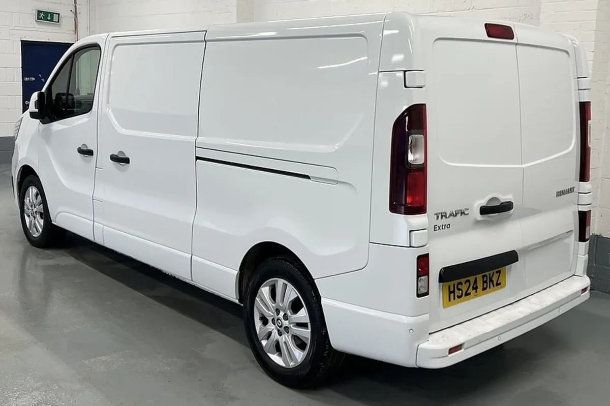 2024 Renault Trafic Panel Van - Image 3