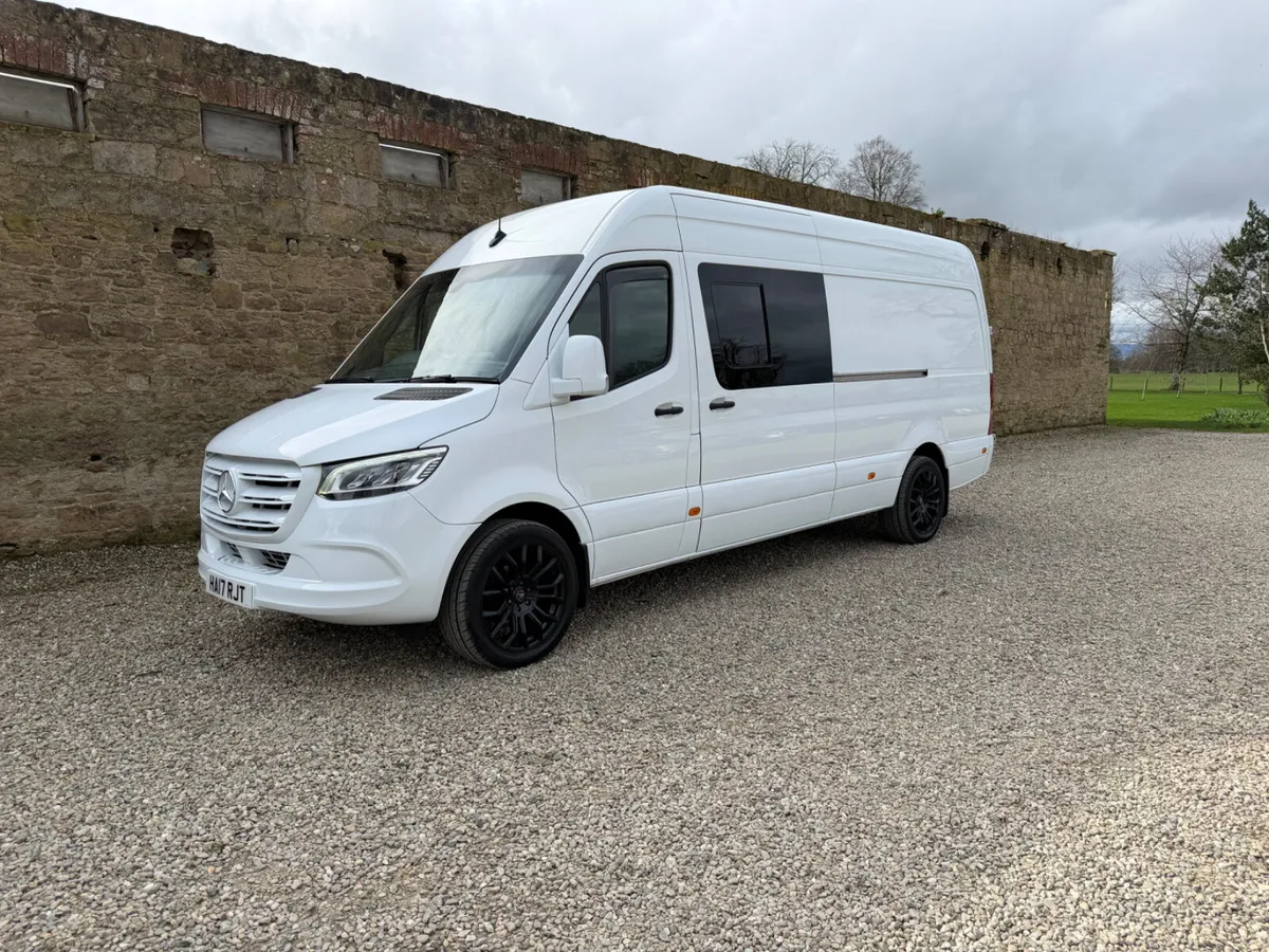 Mercedes-Benz Sprinter 2022 crew cab - Image 1