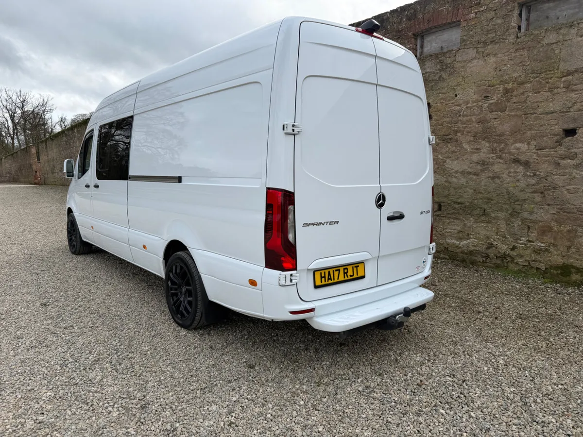 Mercedes-Benz Sprinter 2022 crew cab - Image 3