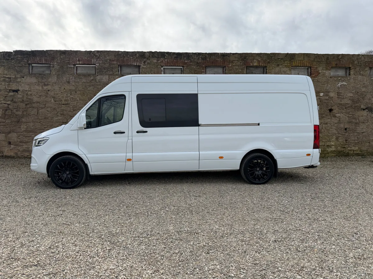 Mercedes-Benz Sprinter 2022 crew cab - Image 2