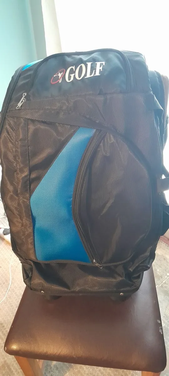 Golf travel bags. - Image 1