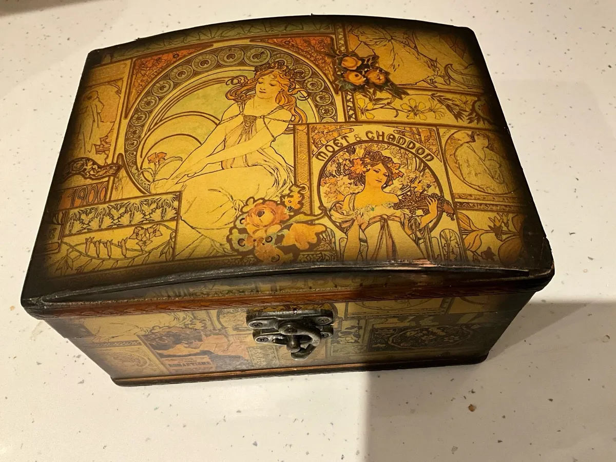 Vintage Wooden Domed Box 1960s/1970s - Image 1