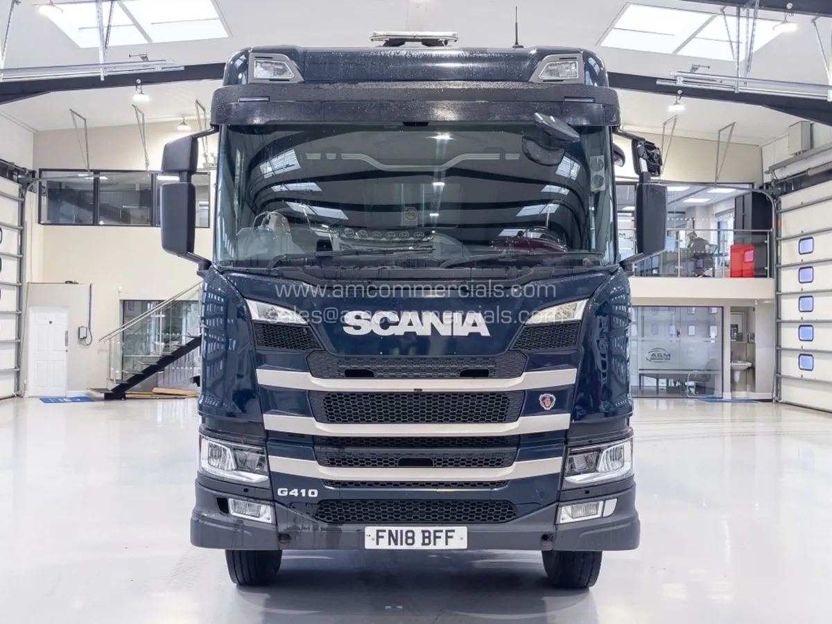 2018 (18) SCANIA G410 8X4 BULK TIPPER 40 CU YD - Image 2