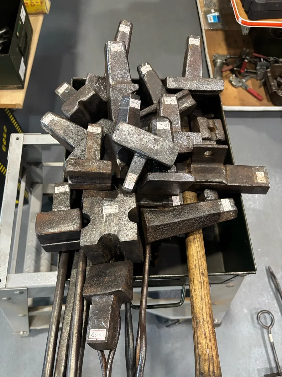 Vices and blacksmiths tooling. WORKSTATION - Image 4