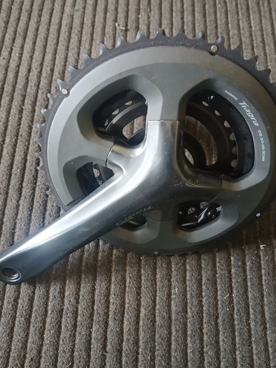 SHIMANO TIAGRA TRIPLE CHAIN SET.