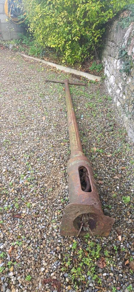Old street lamp in good condition - Image 1