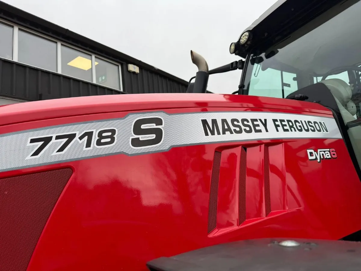 Massey Ferguson 7718S Dyna 6 Tractor - Image 2