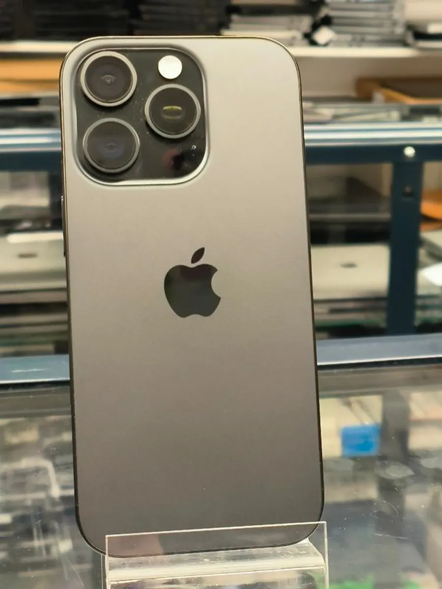 Apple iPhone 16 PRO 128GB Black Titanium Unlocked Little Use (Its Original Battery: 100%) - Image 1