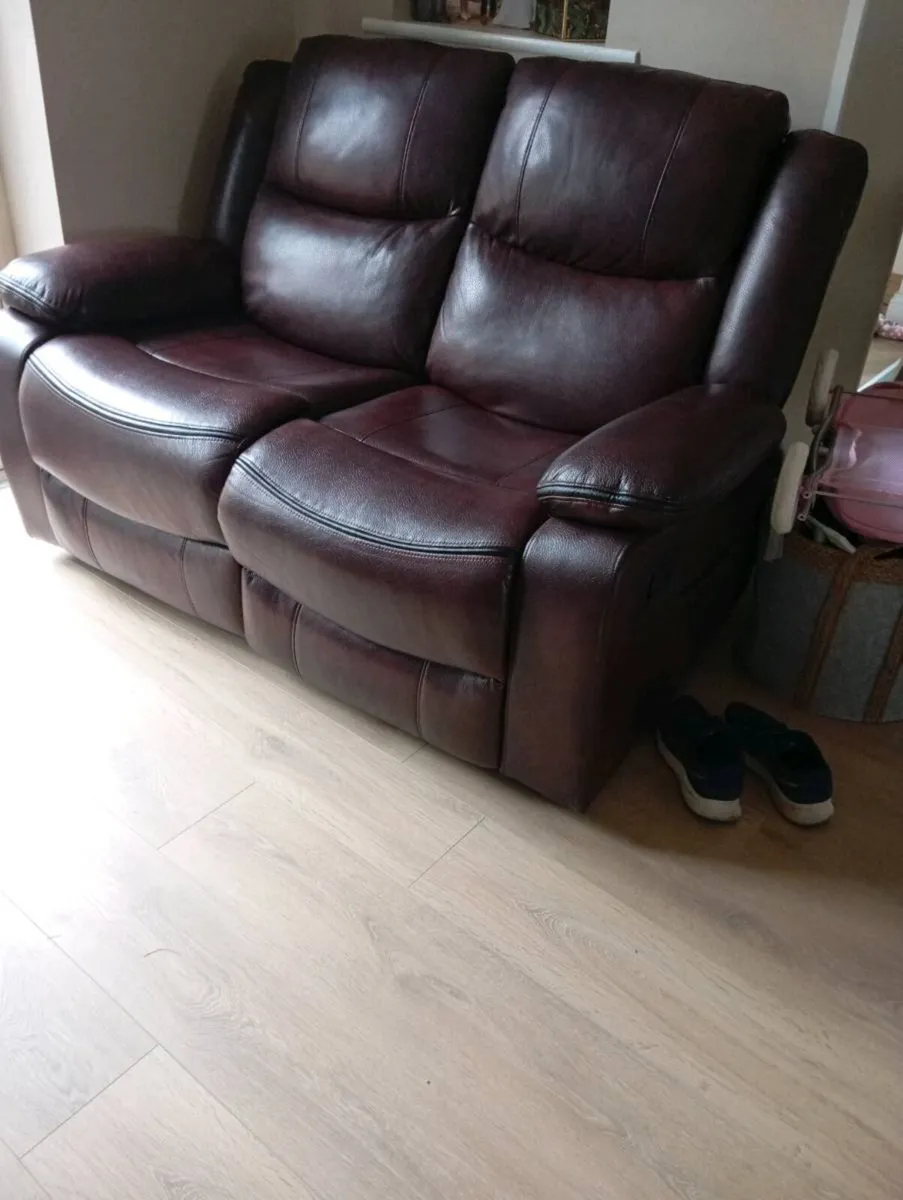 Leather suite - Image 1