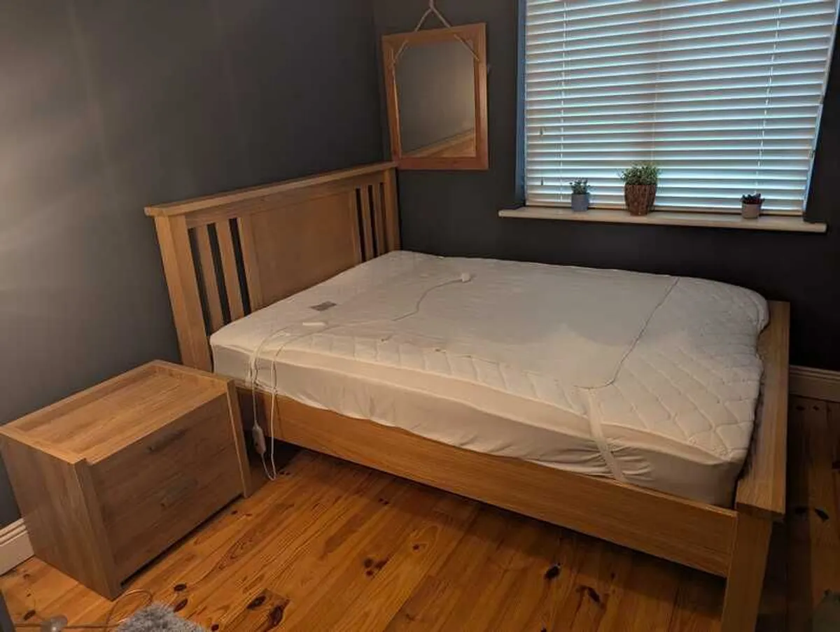 King Size bed with 2 Lockers - Image 1