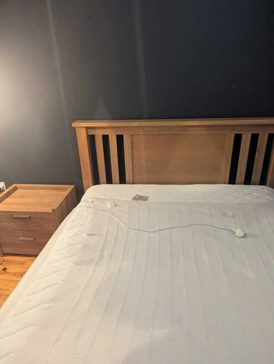 King Size bed with 2 Lockers - Image 2