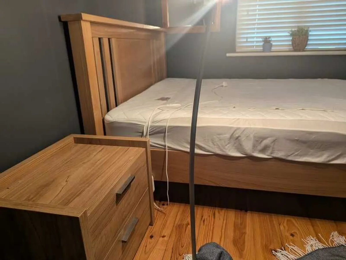 King Size bed with 2 Lockers - Image 3