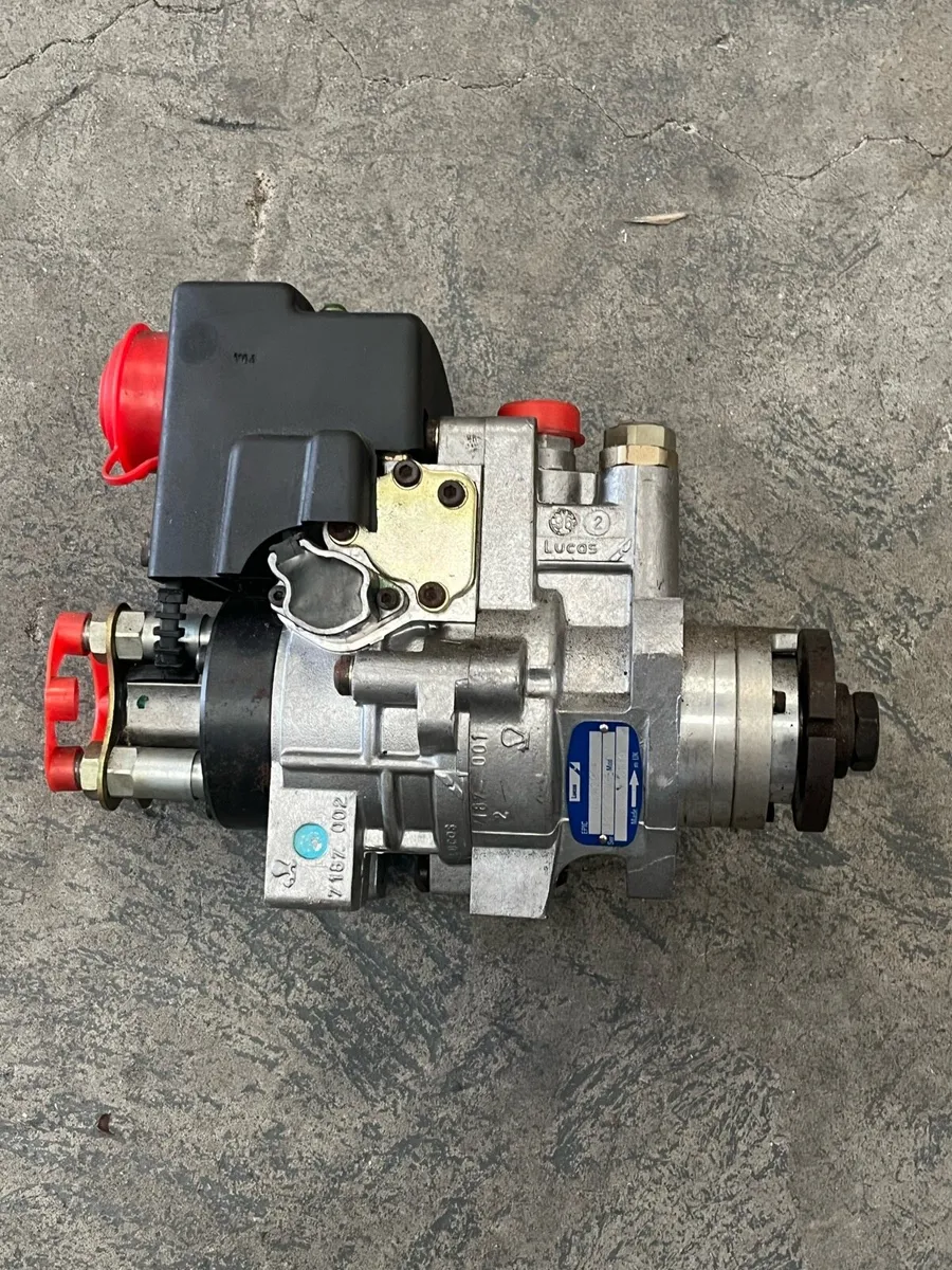 Mercedes Benz cylinder head - Image 2